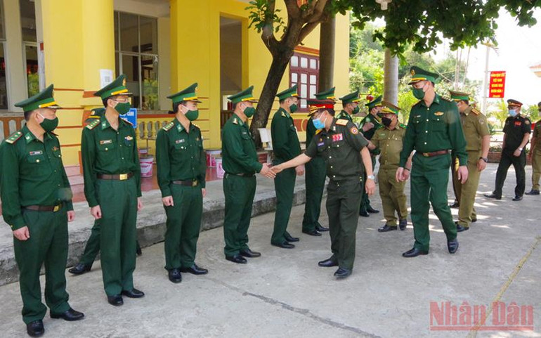 Bộ đội Biên phòng Sơn La chúc Tết cổ truyền nước bạn Lào -0