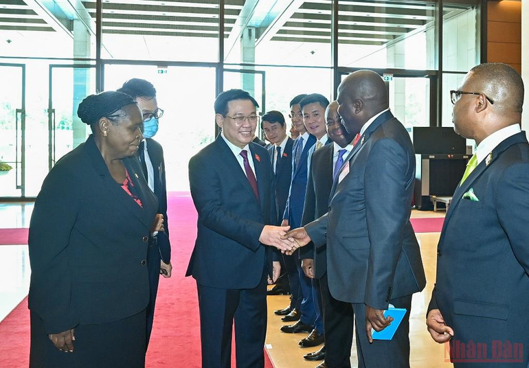 Chủ tịch Quốc hội Vương Đình Huệ đón, hội đàm với Chủ tịch Quốc hội Esperanca Laurinda Francisco Nhiuane Bias -0