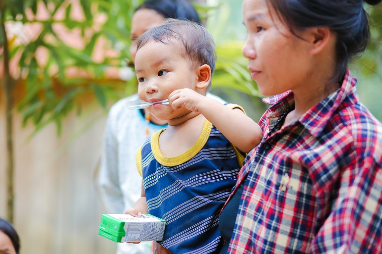 Chương trình Sữa học đường đã góp phần tiết kiệm chi phí cho các phụ huynh trong việc bổ sung dinh dưỡng cho con, đặc biệt đối với các vùng điều kiện kinh tế còn khó khăn. Sữa học đường nỗ lực chăm sóc dinh dưỡng trẻ em toàn cầu -0