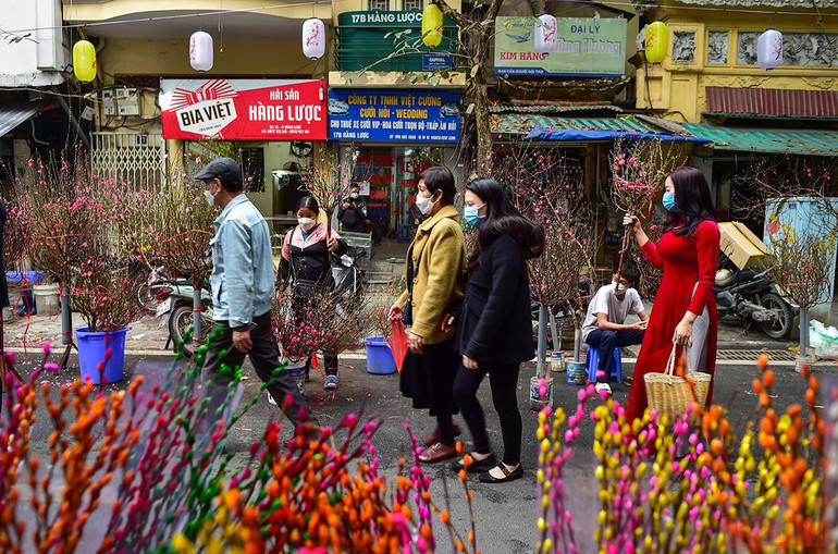 Hà Nội “thay áo mới” rực rỡ đón Xuân Nhâm Dần 2022 -0