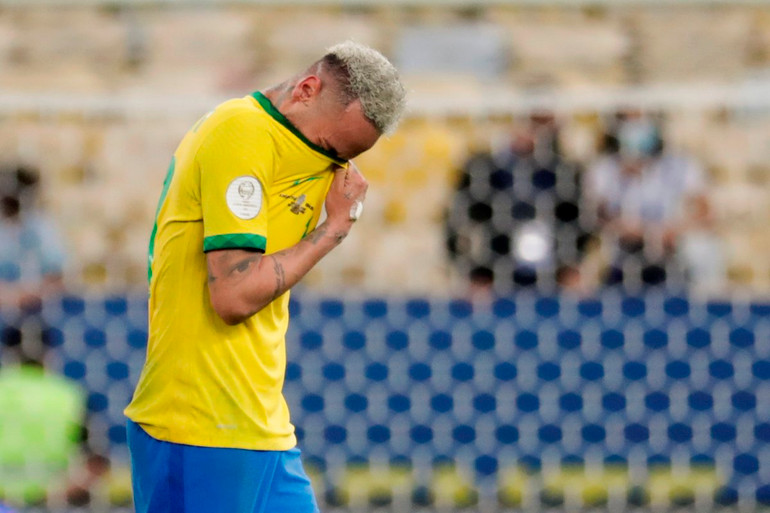 Niềm vui của Messi cũng là nỗi buồn đối với Neymar. Ngôi sao 29 tuổi cũng đã nhiều lần lỗi hẹn trong ngày vui của Brazil, với lần gần nhất vắng mặt do chấn thương khi Brazil đăng quang ngôi vương Copa năm 2019. (Ảnh: Copa America) Cận cảnh Messi cùng Argentina vô địch Copa America 2021 -0