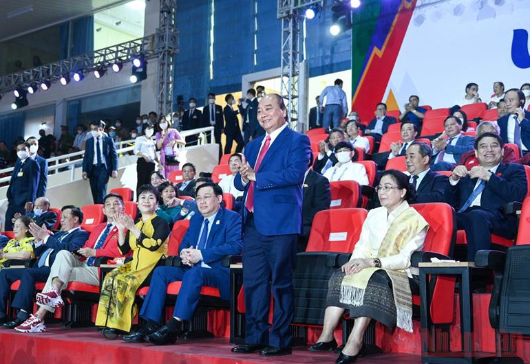 Chủ tịch nước Nguyễn Xuân Phúc, Chủ tịch Quốc hội Vương Đình Huệ, cùng các vị khách quốc tế tại lễ khai mạc. SEA Games 31: Vì một Đông Nam Á mạnh mẽ hơn! -0