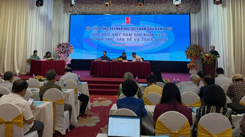 Quang cảnh Hội thảo tổng kết văn học Việt Nam sau năm 1975.