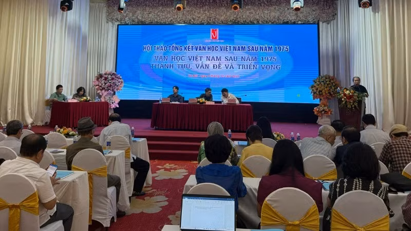 Quang cảnh Hội thảo tổng kết văn học Việt Nam sau năm 1975.