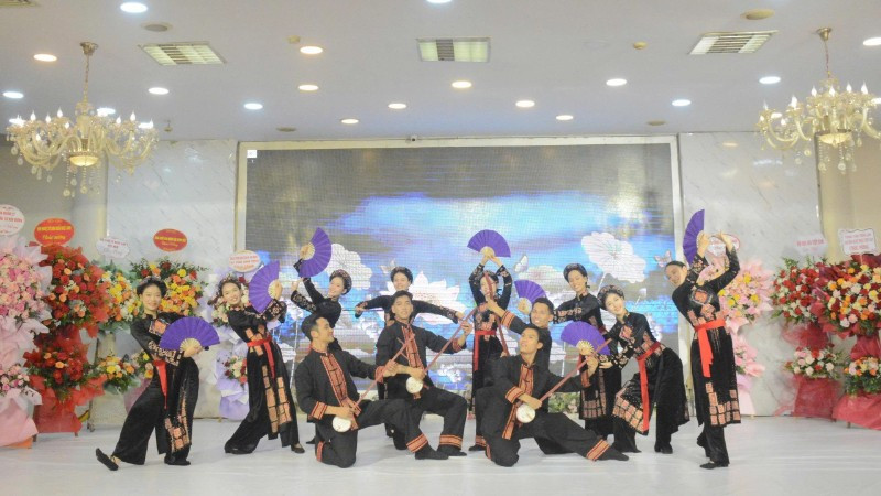 Nhiều tác phẩm nghệ thuật xuất sắc ra đời từ Trại sáng tác được trình diễn tại buổi lễ.