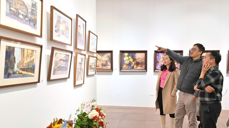 Một góc không gian triển lãm "Chuyện màu nước - Vietnam Watercolor Artists".