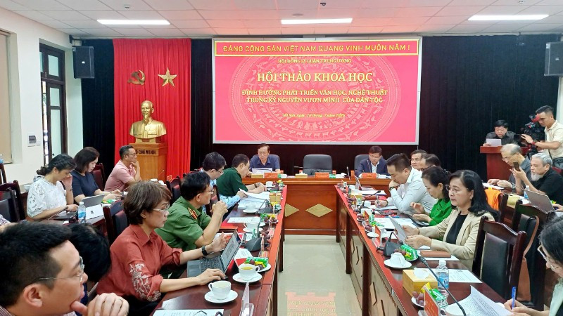 Hội thảo thu hút đông đảo các nhà nghiên cứu, nhà quản lý văn học nghệ thuật.