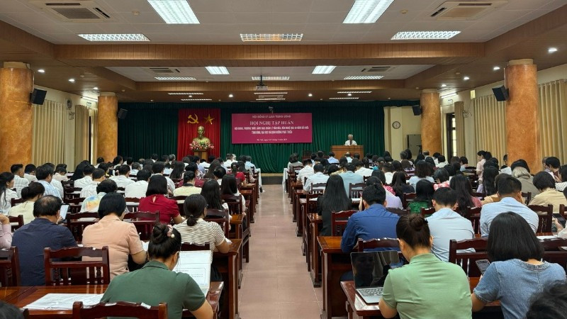 Quang cảnh hội nghị tập huấn về nội dung, phương thức lãnh đạo, quản lý văn hóa, văn nghệ qua 40 năm đổi mới.