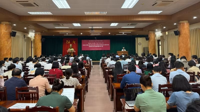 Quang cảnh hội nghị tập huấn về nội dung, phương thức lãnh đạo, quản lý văn hóa, văn nghệ qua 40 năm đổi mới.