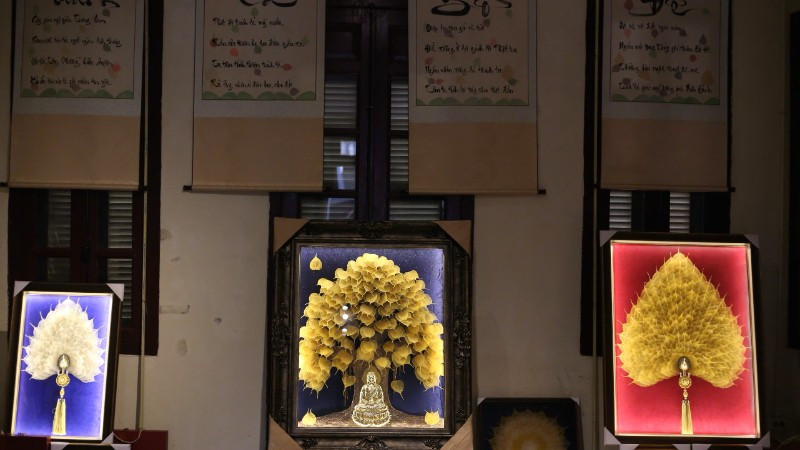 Tranh lá bồ đề nghệ thuật được giới thiệu trang trọng tại Trung tâm Văn hóa nghệ thuật 22 Hàng Buồm (Hoàn Kiếm, Hà Nội).