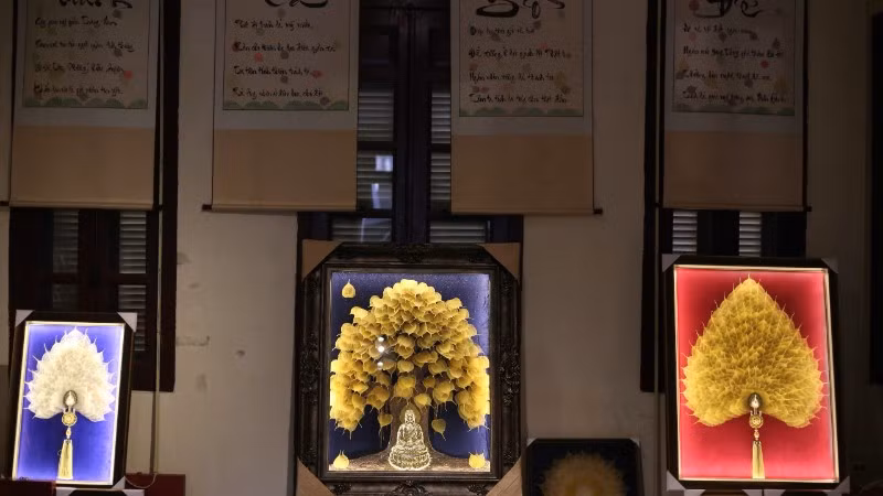 Tranh lá bồ đề nghệ thuật được giới thiệu trang trọng tại Trung tâm Văn hóa nghệ thuật 22 Hàng Buồm (Hoàn Kiếm, Hà Nội).