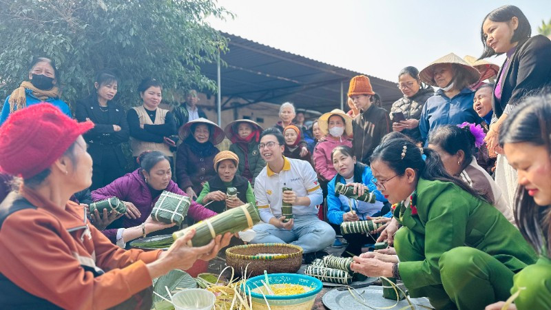 Niềm vui trong "Chợ Tết 0 đồng - chia sẻ yêu thương".