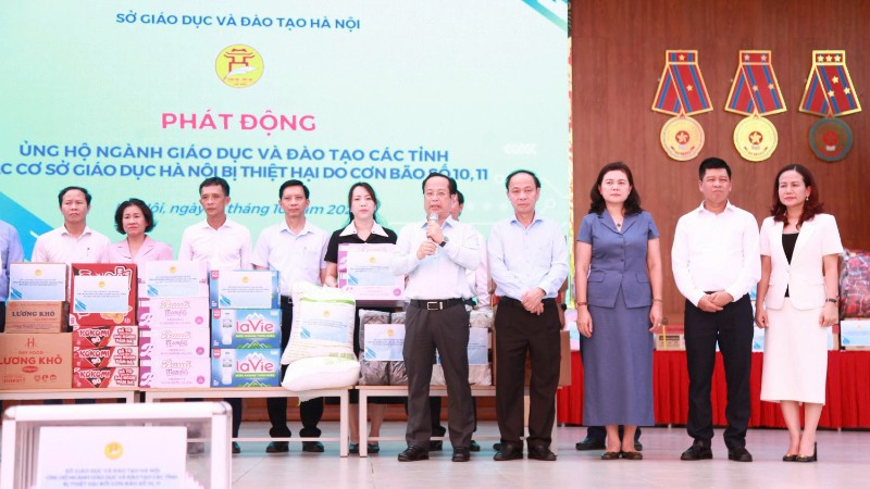 Đồng chí Trần Thế Cương, Thành ủy viên, Giám đốc Sở Giáo dục và Đào tạo Hà Nội xúc động chia sẻ tại lễ phát động.
