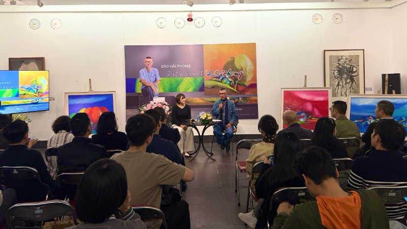 Không gian Art Talk "Riêng một lối Phong".