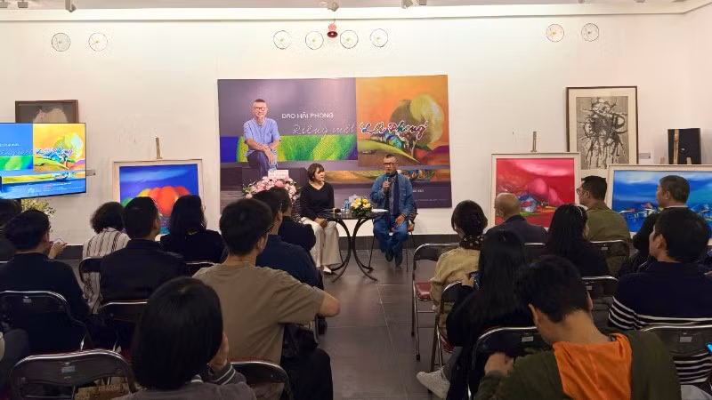 Không gian Art Talk "Riêng một lối Phong".