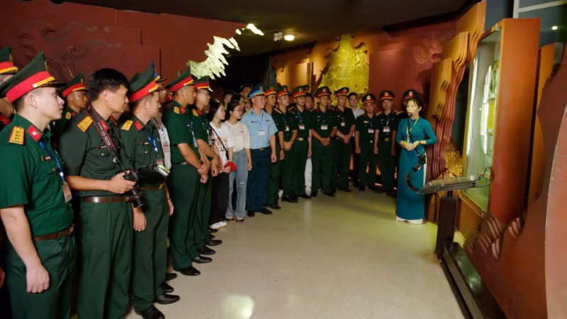 Hình ảnh trong quá trình ghi hình bộ phim tài liệu "Lời thề quyết tử".