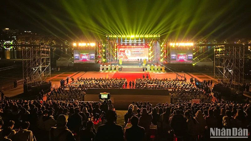 Quang cảnh Lễ kỷ niệm 50 năm Ngày Giải phóng Lâm Đồng.