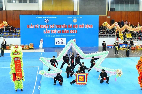 Màn biểu diễn của các võ sư tại Lễ khai mạc Giải Võ thuật cổ truyền Hà Nội mở rộng lần thứ 40. 