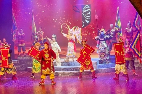 Tiết mục nghệ thuật chào mừng liên hoan.