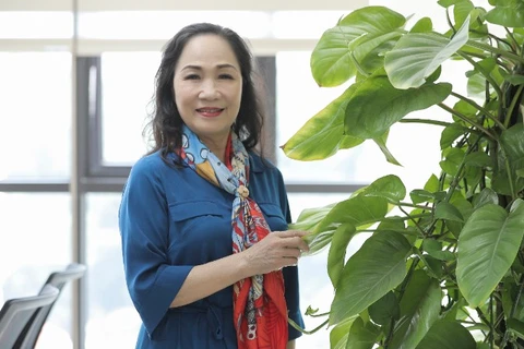 Nghệ sĩ Nhân dân Trịnh Thúy Mùi - người luôn đắm đuối với sân khấu Việt Nam. (Ảnh: BIN LEO)