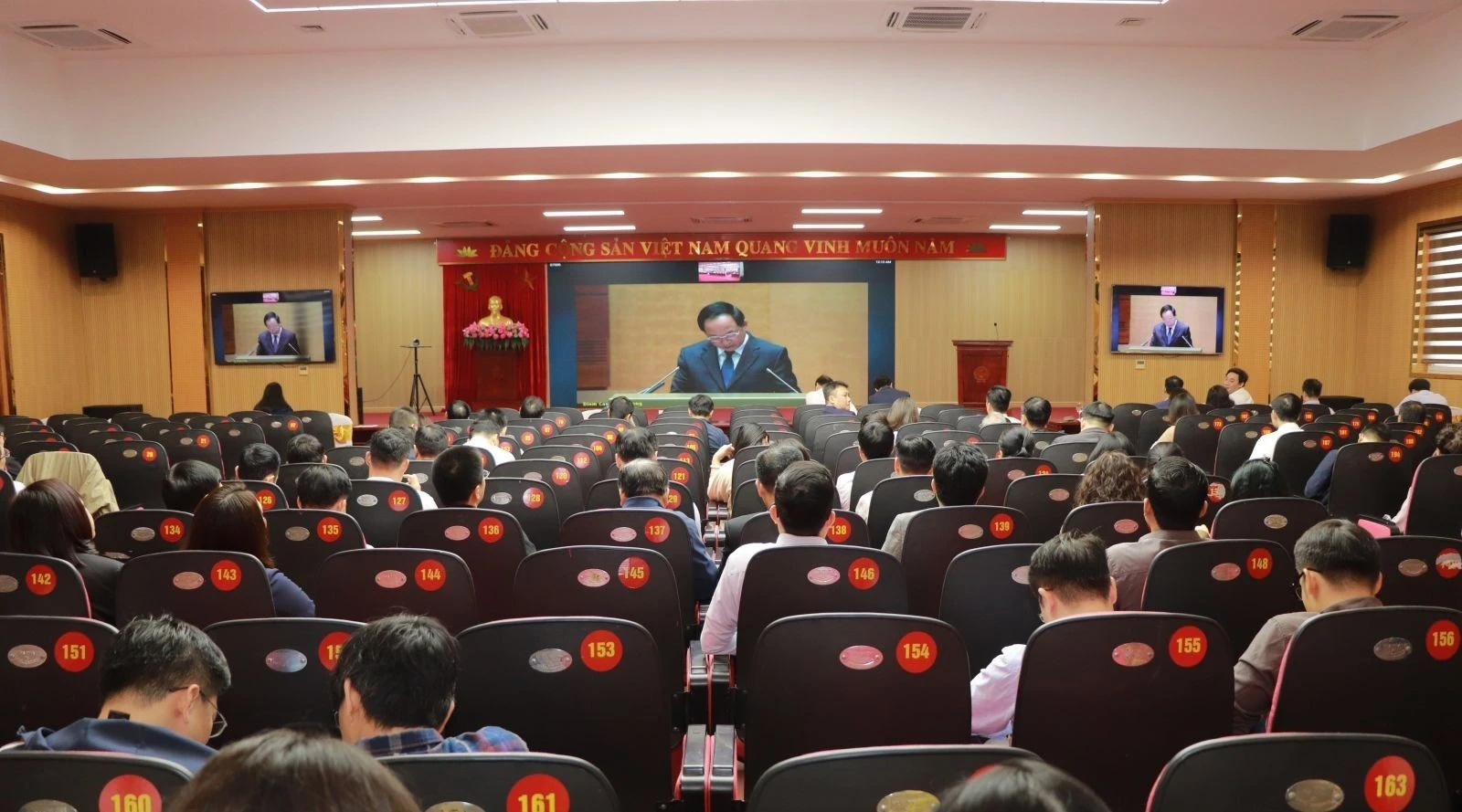 Hội Nghị Trực Tuyến Quy Mô Lớn Triển Khai Nghị Quyết Quan Trọng Của Bộ Chính Trị