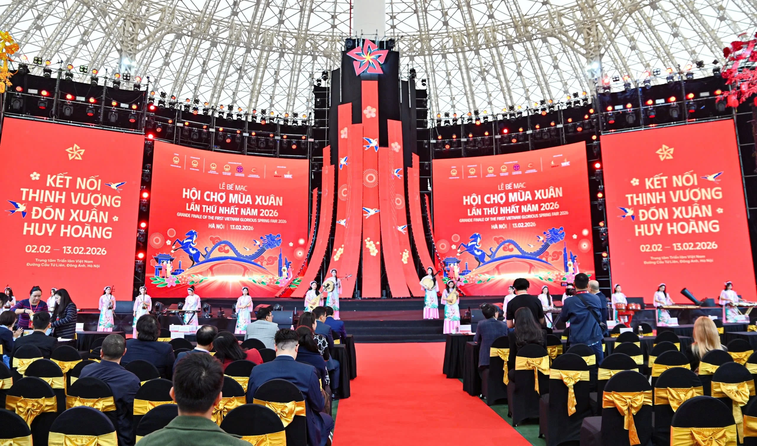 Dàn Táo Quân Đình Đám Thắp Sáng Lễ Bế Mạc Hội Chợ Mùa Xuân 2026 Trên VTV1