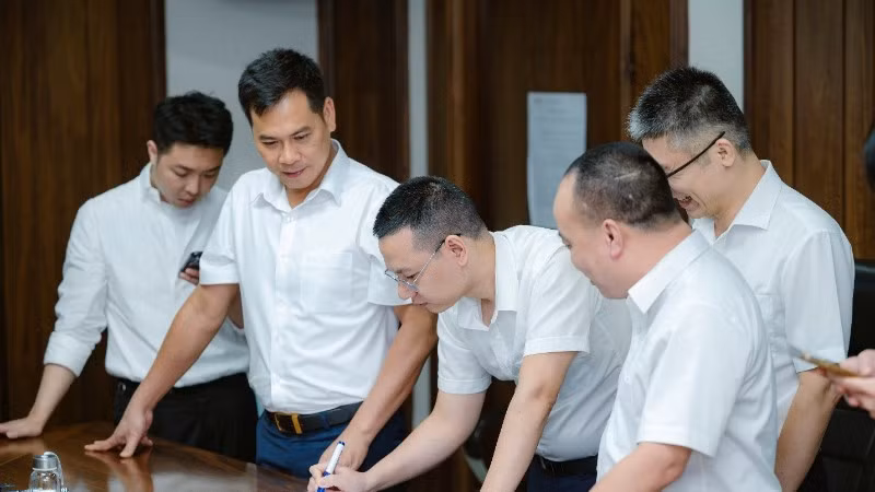 Các cán bộ nhân viên cùng đồng kiến tạo tên gọi của dự án Văn hóa doanh nghiệp tại các CTTV.