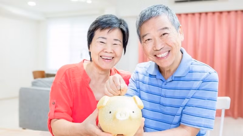 Tiết kiệm ngày đầu năm được coi là may mắn, phát lộc. (Ảnh: Vietnam+) 