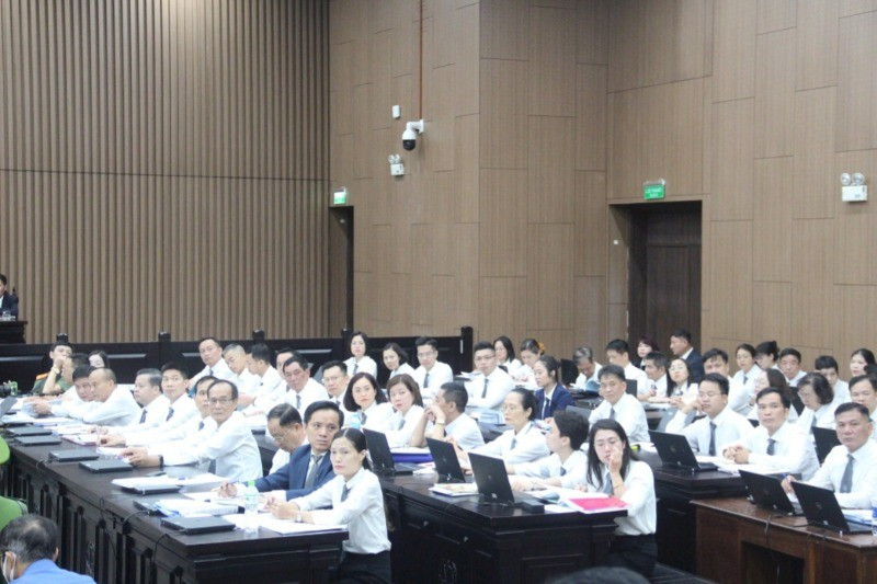 Các luật sư tham gia bào chữa tại phiên tòa. lsu-3613.jpg