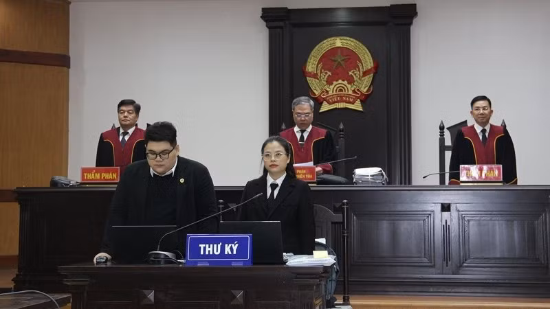 Hội đồng xét xử phiên phúc thẩm.