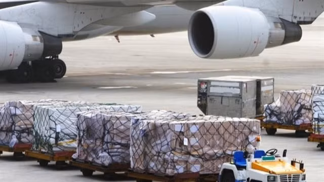 Số lượng lớn hàng hóa được bị can vận chuyển trái phép từ Nhật Bản về Việt Nam. (Ảnh có tính chất minh họa)