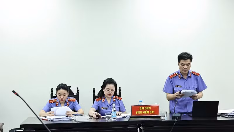 Các kiểm sát viên tại một phiên tòa.