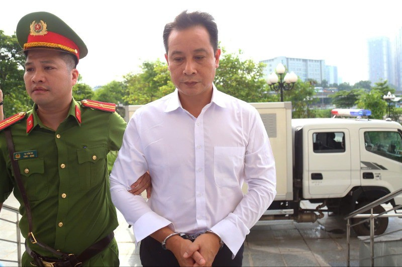 Bị cáo Phạm Hoàng Anh, cựu Phó Bí thư Thường trực Tỉnh ủy Vĩnh Phúc bị dẫn giải ra tòa. hoang-anh-1670.jpg