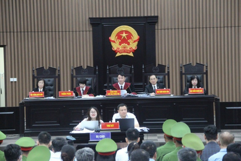 Hội đồng xét xử sơ thẩm. hdxx-24-6-4302.jpg