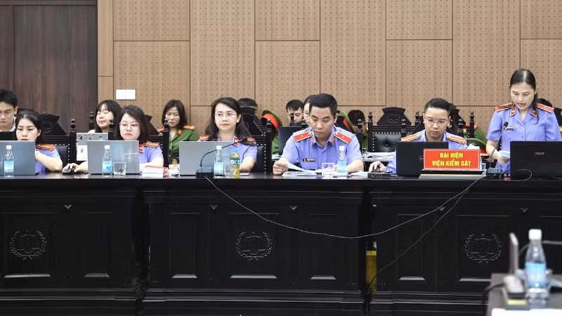 Đại diện Viện Kiểm sát đề nghị mức án với 141 bị cáo.