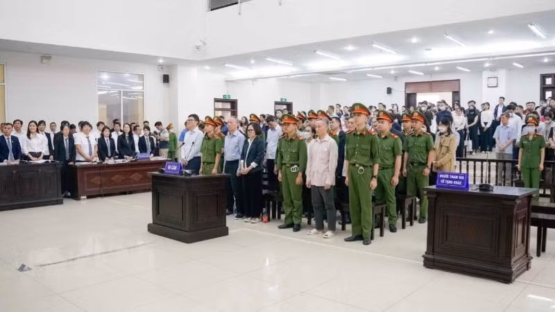 Các bị cáo trong vụ án tại một phiên phúc thẩm.