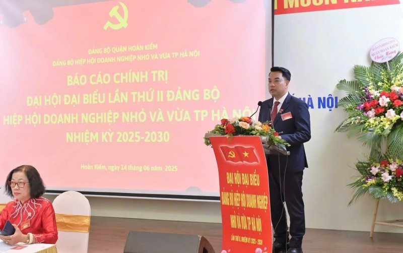 Đồng chí Mạc Quốc Anh trình bày báo cáo tại Đại hội. img-2549.jpg