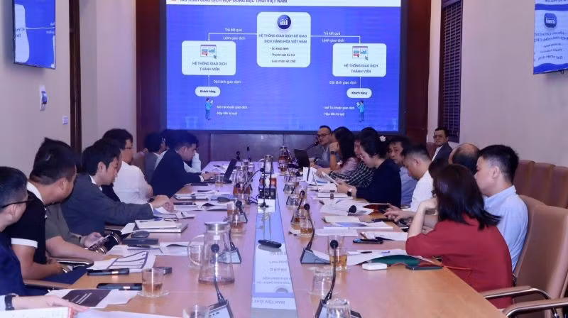 Cuộc họp có sự tham gia của lãnh đạo Sở Giao dịch hàng hóa Việt Nam, đại diện các doanh nghiệp kinh doanh vàng bạc, đá quý.
