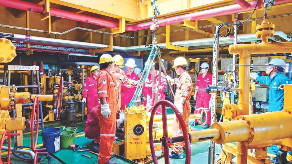 Tổ chức Đảng tại Petrovetnam luôn là lực lượng đi đầu trong việc định hướng tư tưởng, dẫn dắt hành động, tạo đồng thuận trong toàn hệ thống. 1j1kvatbc-6u5td4.jpg