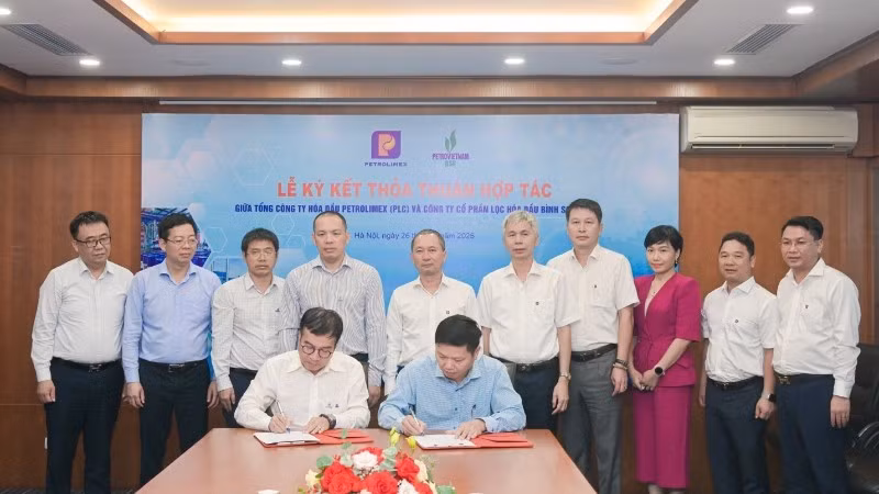 Lãnh đạo 2 đơn vị ký thỏa thuận hợp tác.