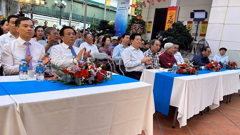 Các đại biểu tham dự buổi lễ.