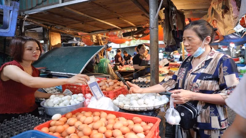 Nhiều hộ kinh doanh nhỏ lẻ gặp nhiều vướng mắc khi ngành thuế triển khai áp dụng hóa đơn điện tử đối với hộ kinh doanh có doanh thu từ 1 tỉ đồng/năm. (Ảnh: MINH PHƯƠNG)
