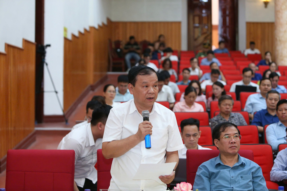 Cử tri phường Điện Biên phủ-Giám đốc Sở Tài chính Nguyễn Phí Sông kiến nghị việc bố trí trụ sở dôi dư sau sắp xếp. (Ảnh: BTC) mr-so-tai-chinh.jpg