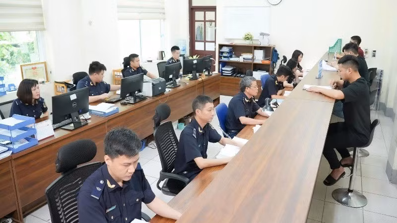 Trong ngày đầu tiên triển khai hệ thống mới, toàn ngành ghi nhận 50,3 nghìn tờ khai hải quan được tiếp nhận. (Ảnh: CHQ)