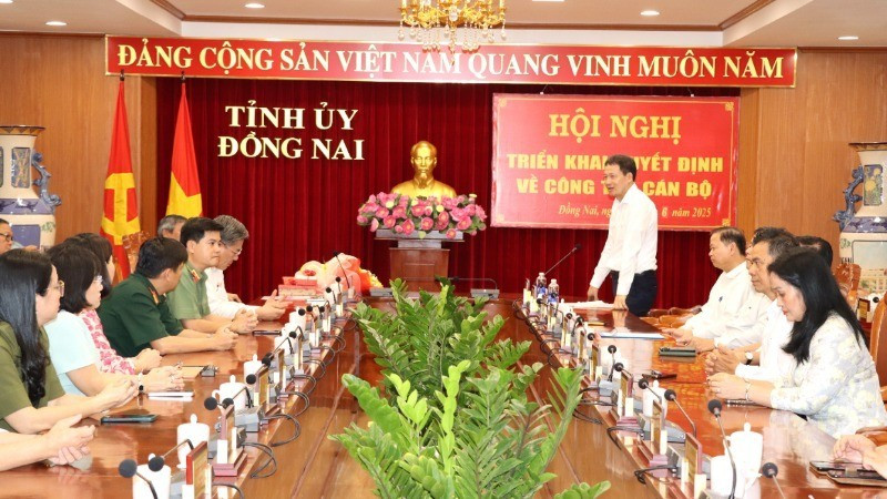 Đồng chí Vũ Hồng Văn, Bí thư Tỉnh ủy, Trưởng Đoàn đại biểu Quốc hội tỉnh Đồng Nai phát biểu tại buổi lễ. 3-6219.jpg