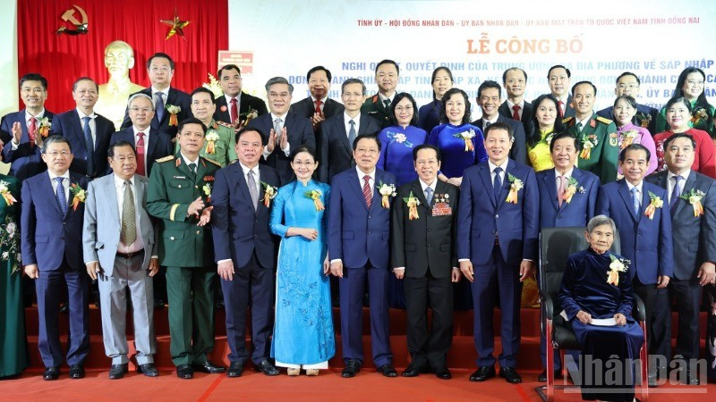 Các đại biểu chụp ảnh lưu niệm. ndo_br_4-resize-4756-2107.jpg