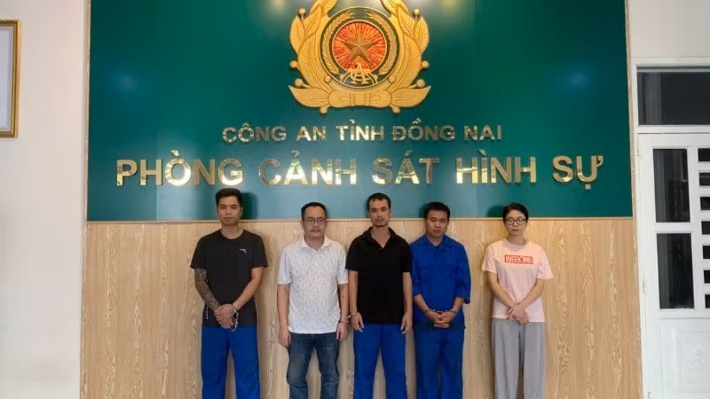 Các đối tượng bị khởi tố, bắt tạm giam.