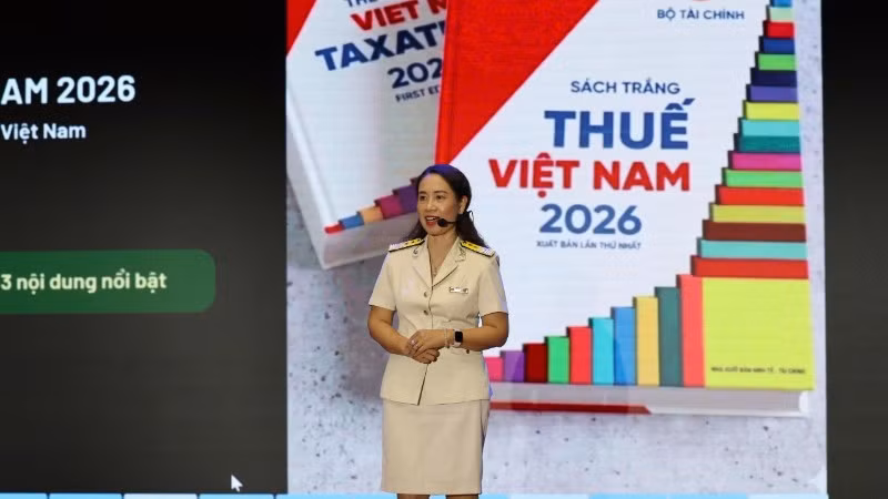Đại diện Cục Thuế giới thiệu nội dung Sách Trắng Thuế Việt Nam 2026. 