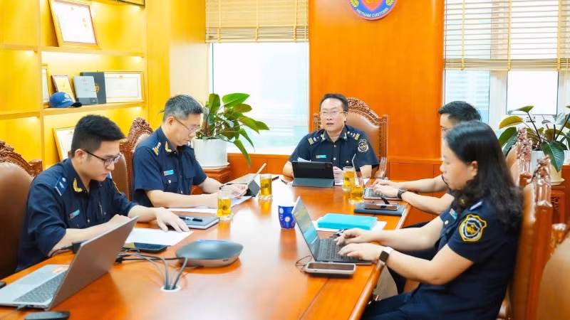 Đồng chí Đặng Văn Đức, Phó Chi cục trưởng Chi cục Điều tra chống buôn lậu đại diện cho Hải quan Việt Nam chủ trì Lễ khởi động Chiến dịch Con Rồng Mê Kông VIII.