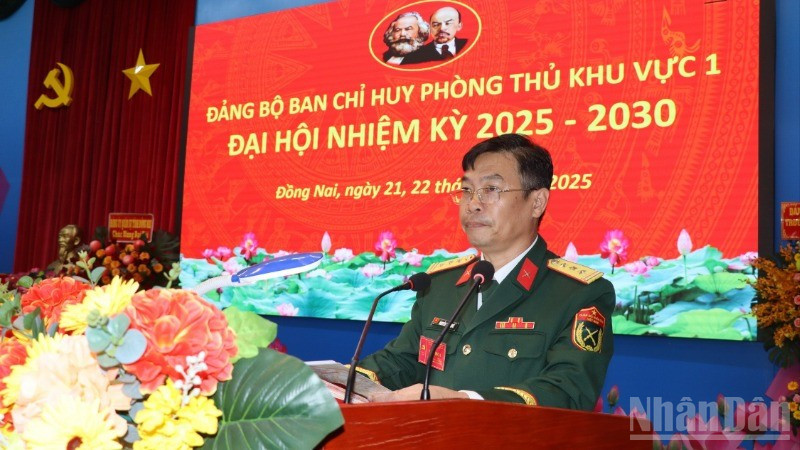 Thượng tá Nguyễn Tống Quế, Bí thư Đảng ủy, Chính ủy Ban Chỉ huy Phòng thủ khu vực 1 trình bày Báo cáo chính trị tại Đại hội. ndo_br_13-resize-8149.jpg